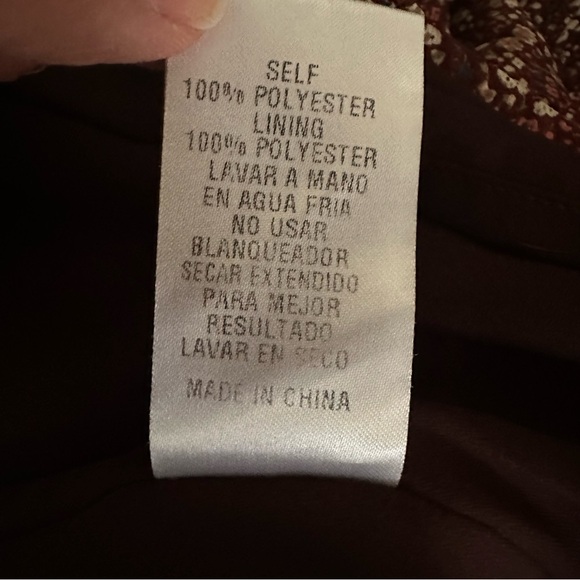 Store Burgundy Floral Dress above the knee v neck lined medium tired sleeveless - Picture 8 of 9